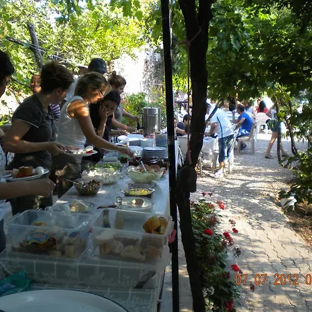 George House Couette-café Faralya