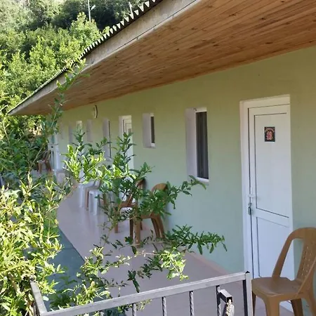 Couette-café George House Faralya
